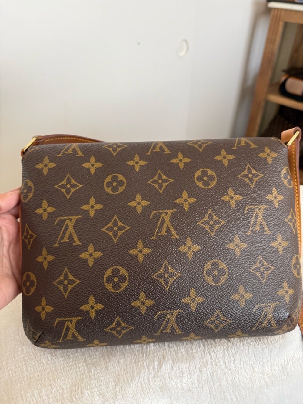 Louis Vuitton Musette Tango - Picture 5 of 8